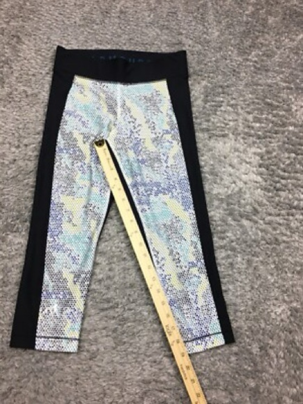 Women’s Medium Under Armour headgear compression leggings